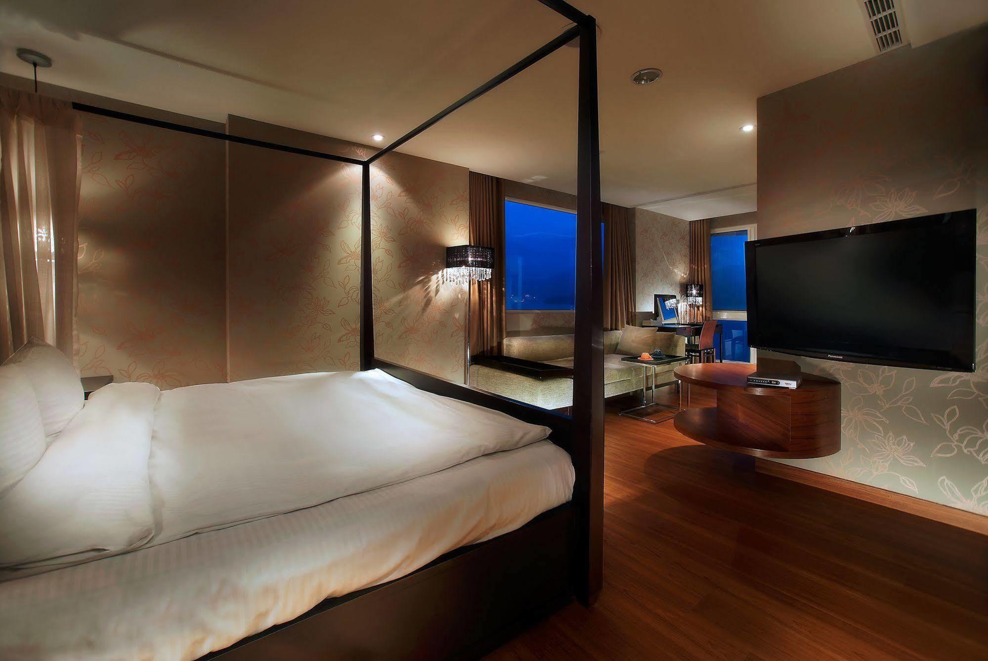 Spa Home Sun Moon Lake Luxury Lakeside Hotel Yuchi Eksteriør bilde